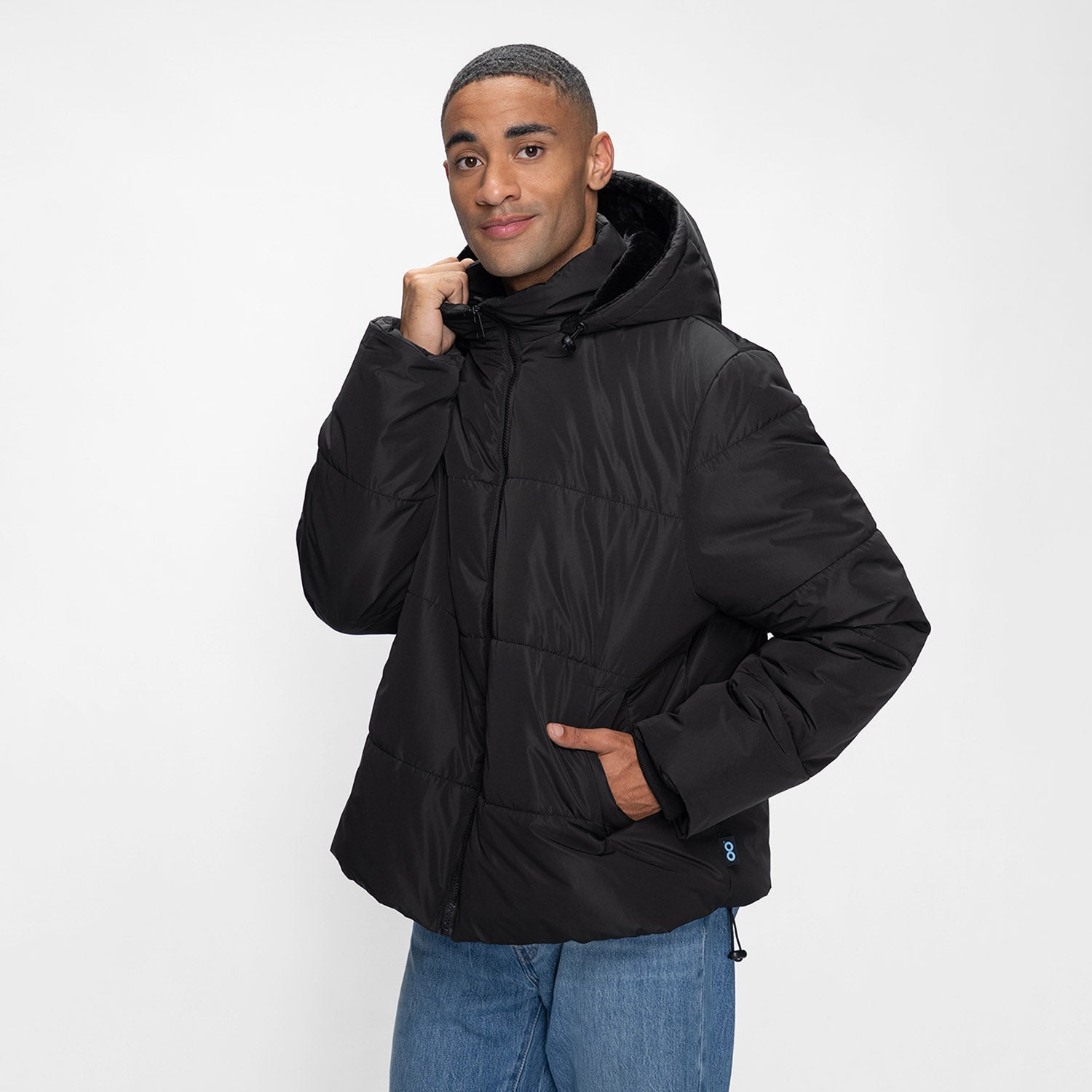size: Asher is 182cm wearing a size L/XL