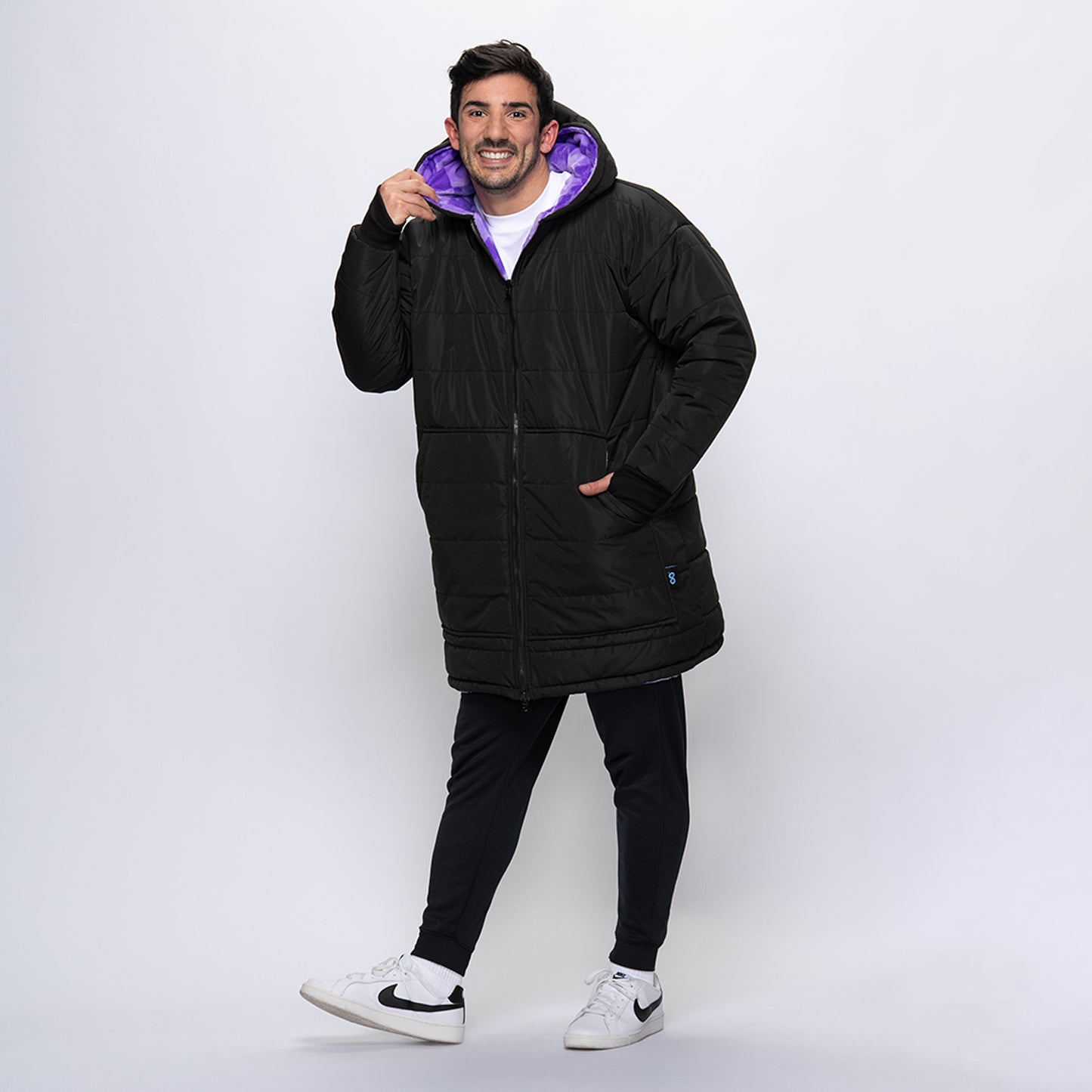 size: Martin is 186cm wearing a size L/XL