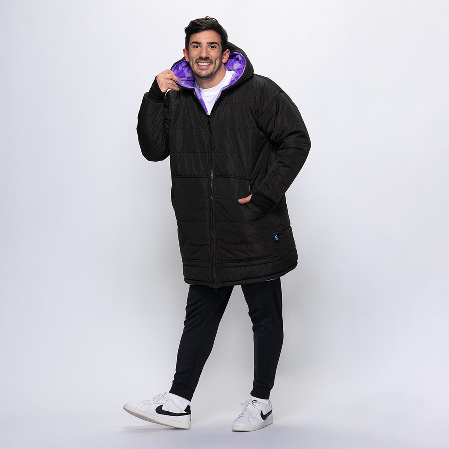 size: Martin is 186cm wearing a size L/XL