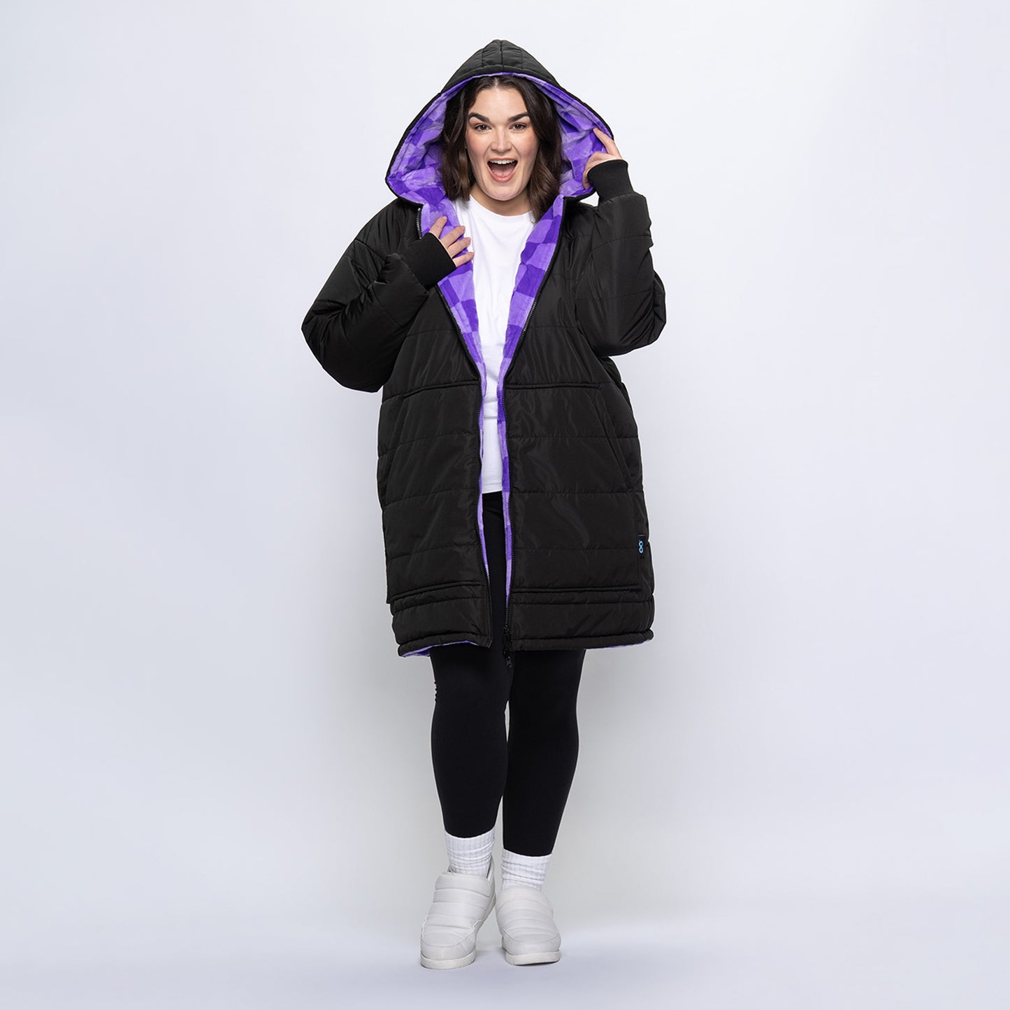 size: Claudia is 173cm wearing a size L/XL