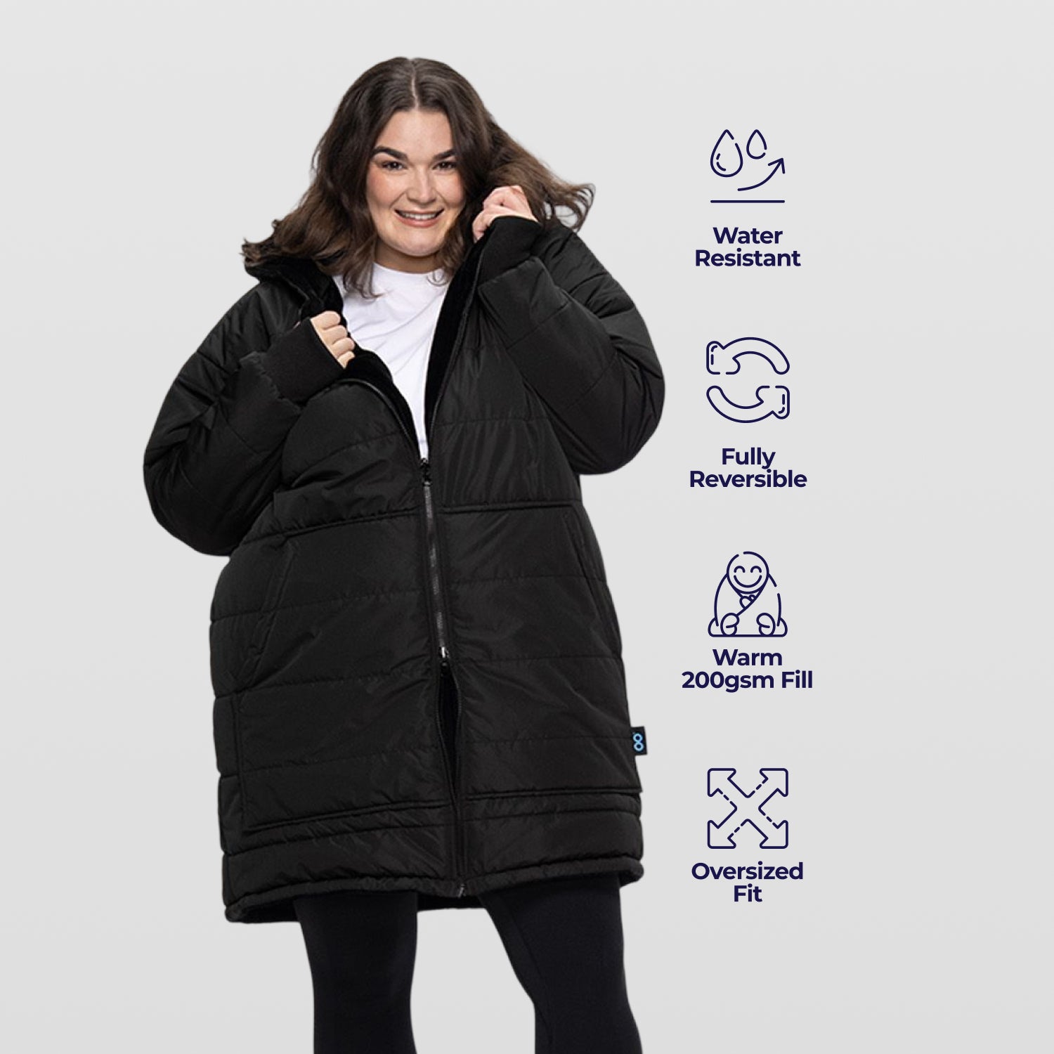size: Claudia is 173cm wearing a size L/XL
