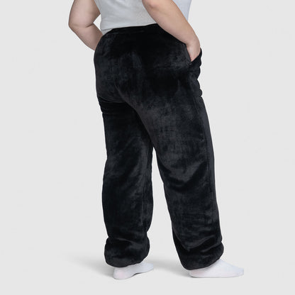 size: Montana is 165cm wearing a size L/XL