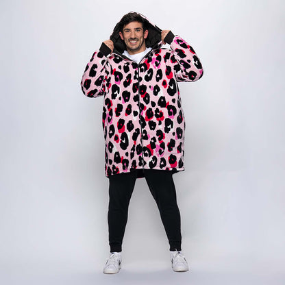 size: Martin is 186cm wearing a size L/XL
