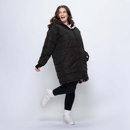 size: Claudia is 173cm wearing a size L/XL