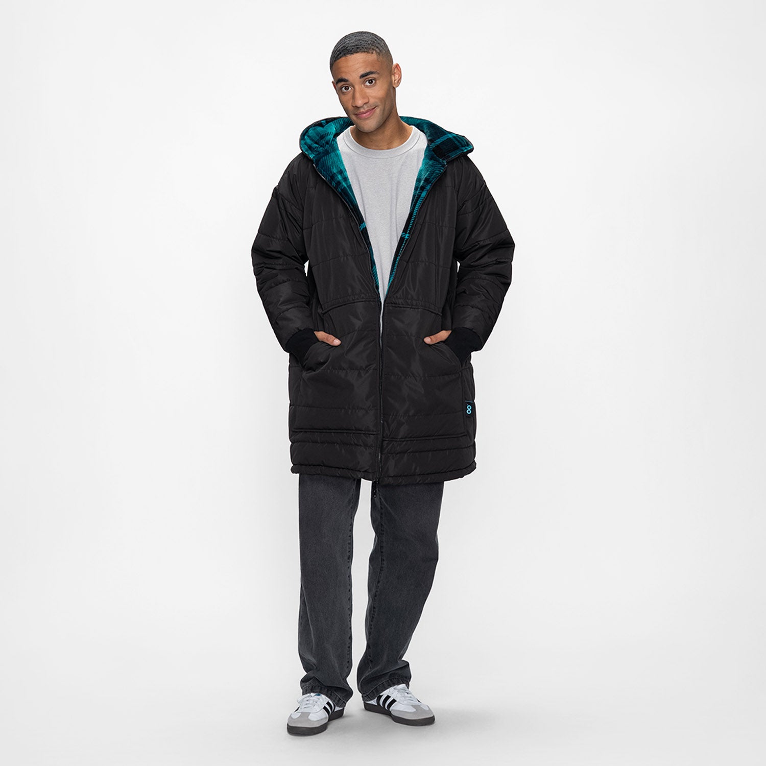 size: Asher is 182cm wearing a size L/XL