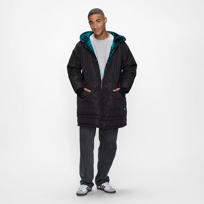 size: Asher is 182cm wearing a size L/XL