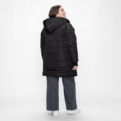 size: Claudia is 173cm wearing a size L/XL