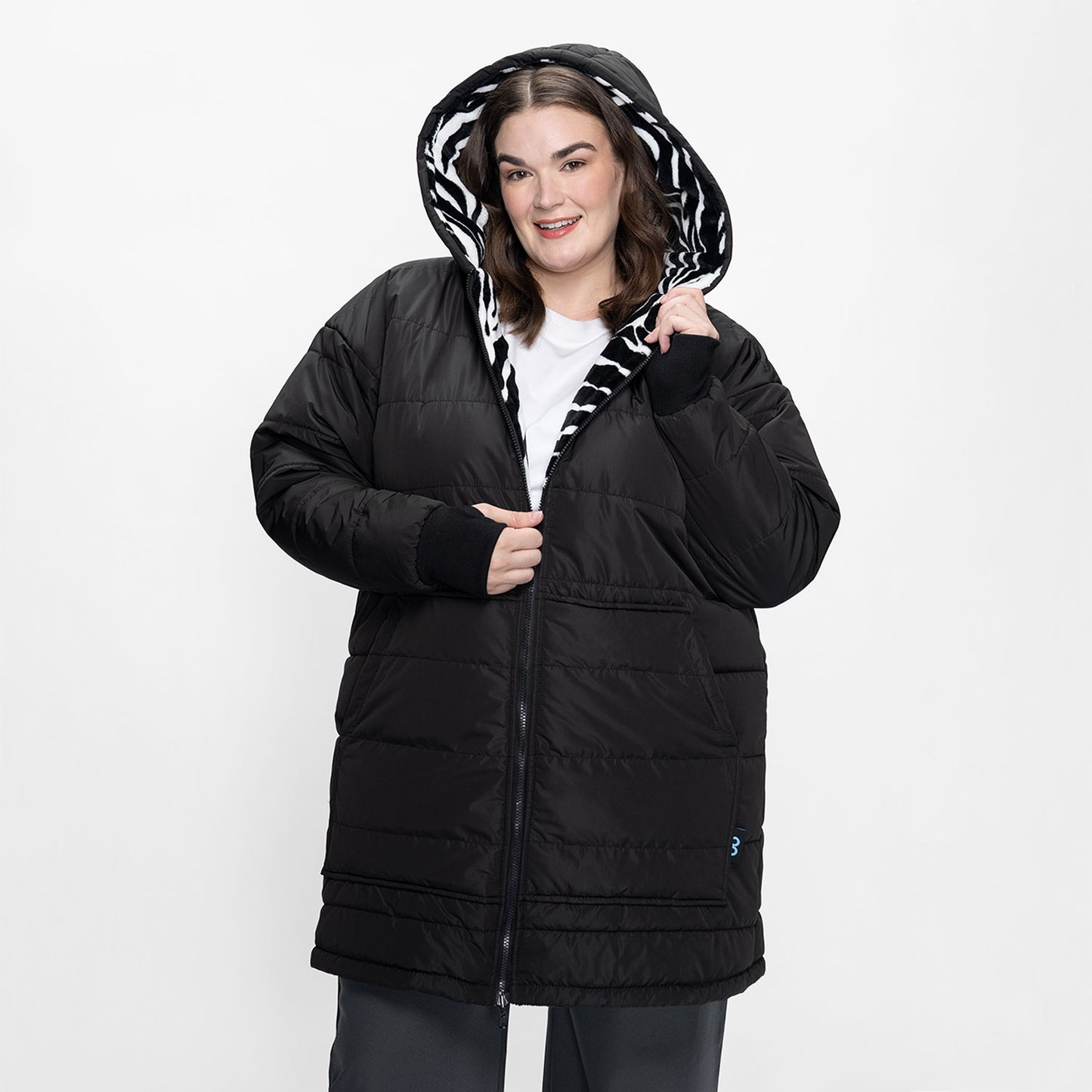 size: Claudia is 173cm wearing a size L/XL
