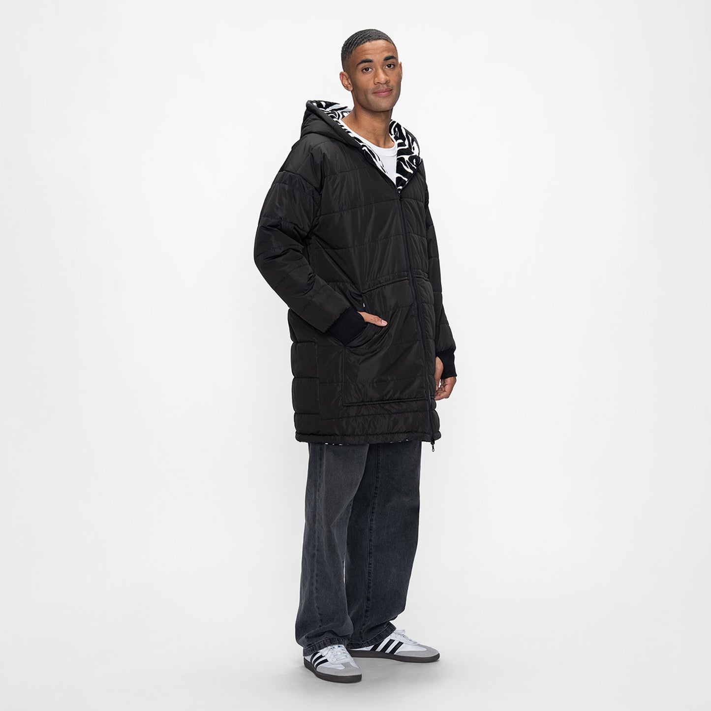 size: Asher is 182cm wearing a size L/XL