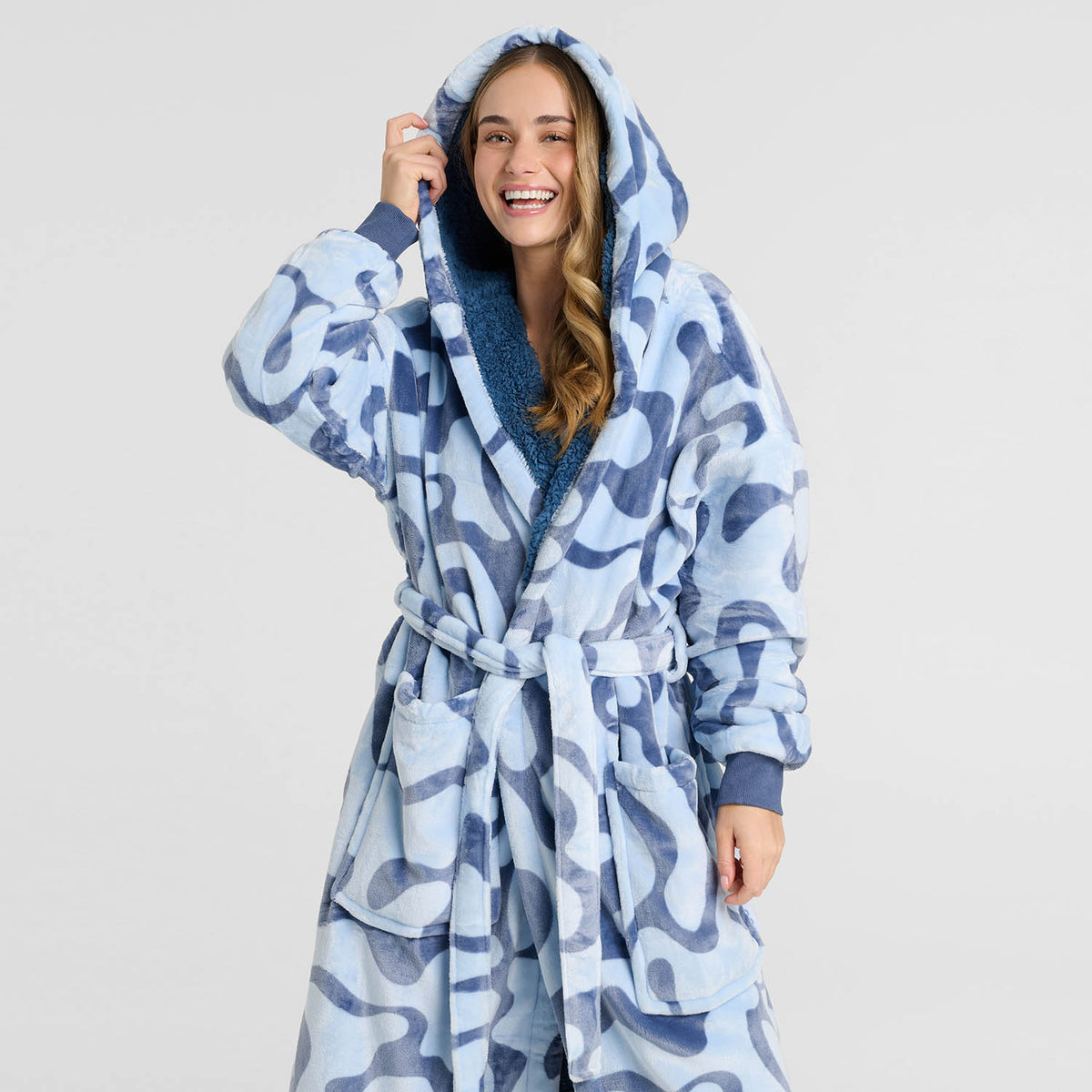 size: Milla is 179cm wearing a size S/M