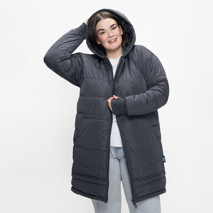size: Claudia is 173cm wearing a size L/XL
