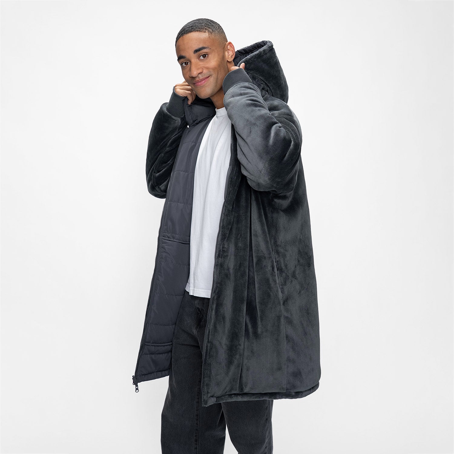 size: Asher is 182cm wearing a size L/XL