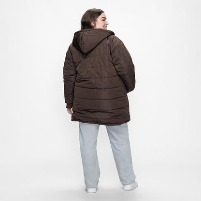 size: Claudia is 173cm wearing a size L/XL