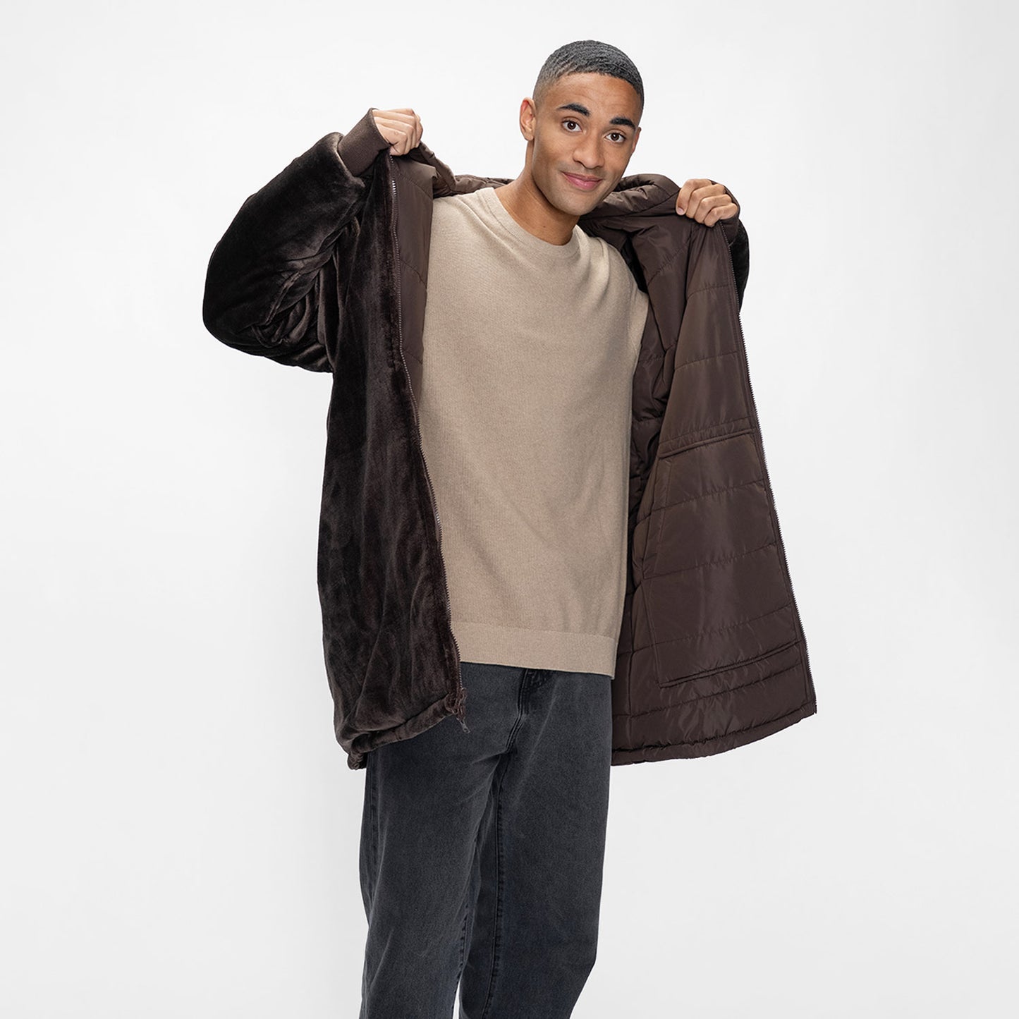 size: Asher is 182cm wearing a size L/XL