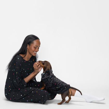 size: Cinnamon is wearing a size M