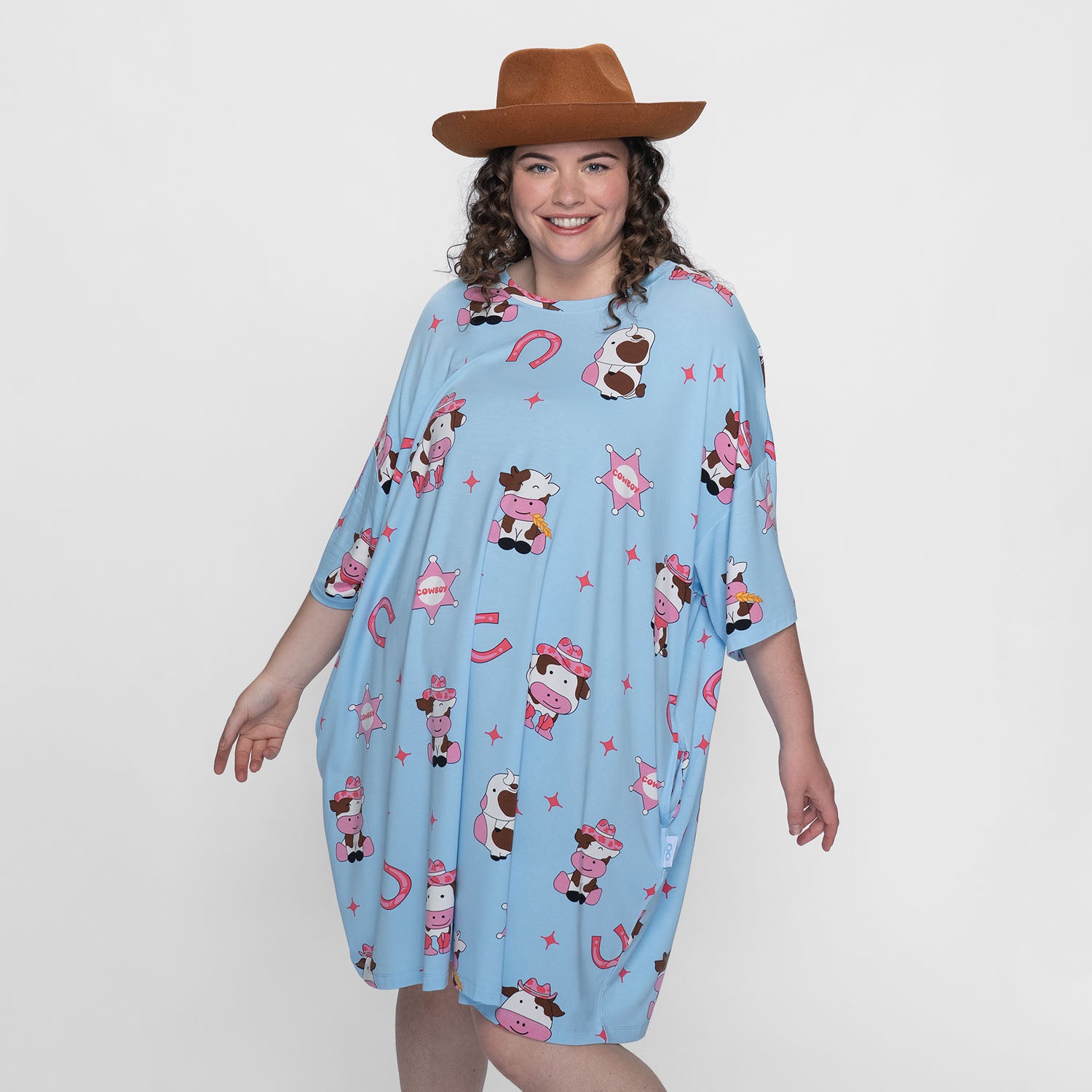 size: Finty is 169cm wearing a size OSFM