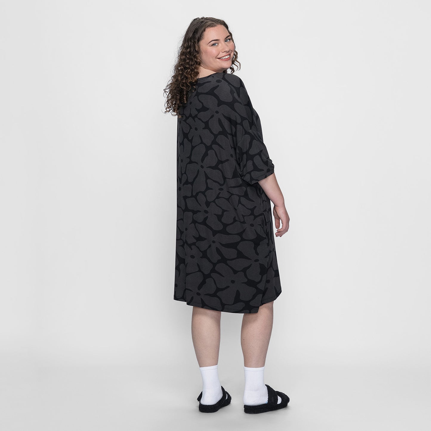 size: Finty is 169cm wearing a size OSFM