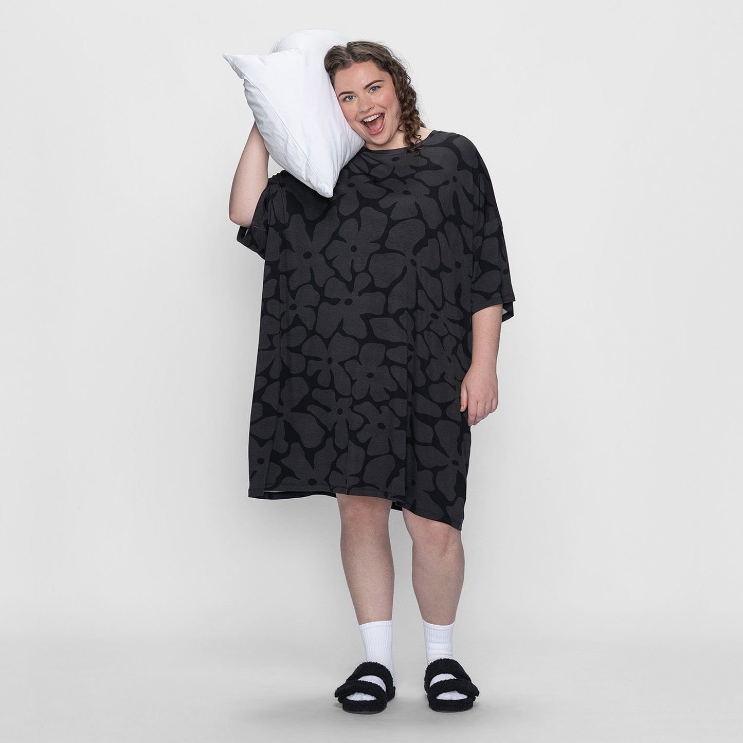 size: Finty is 169cm wearing a size OSFM