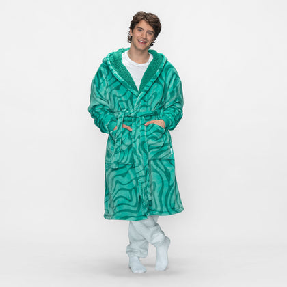 size: Connor is 183cm wearing size L/XL