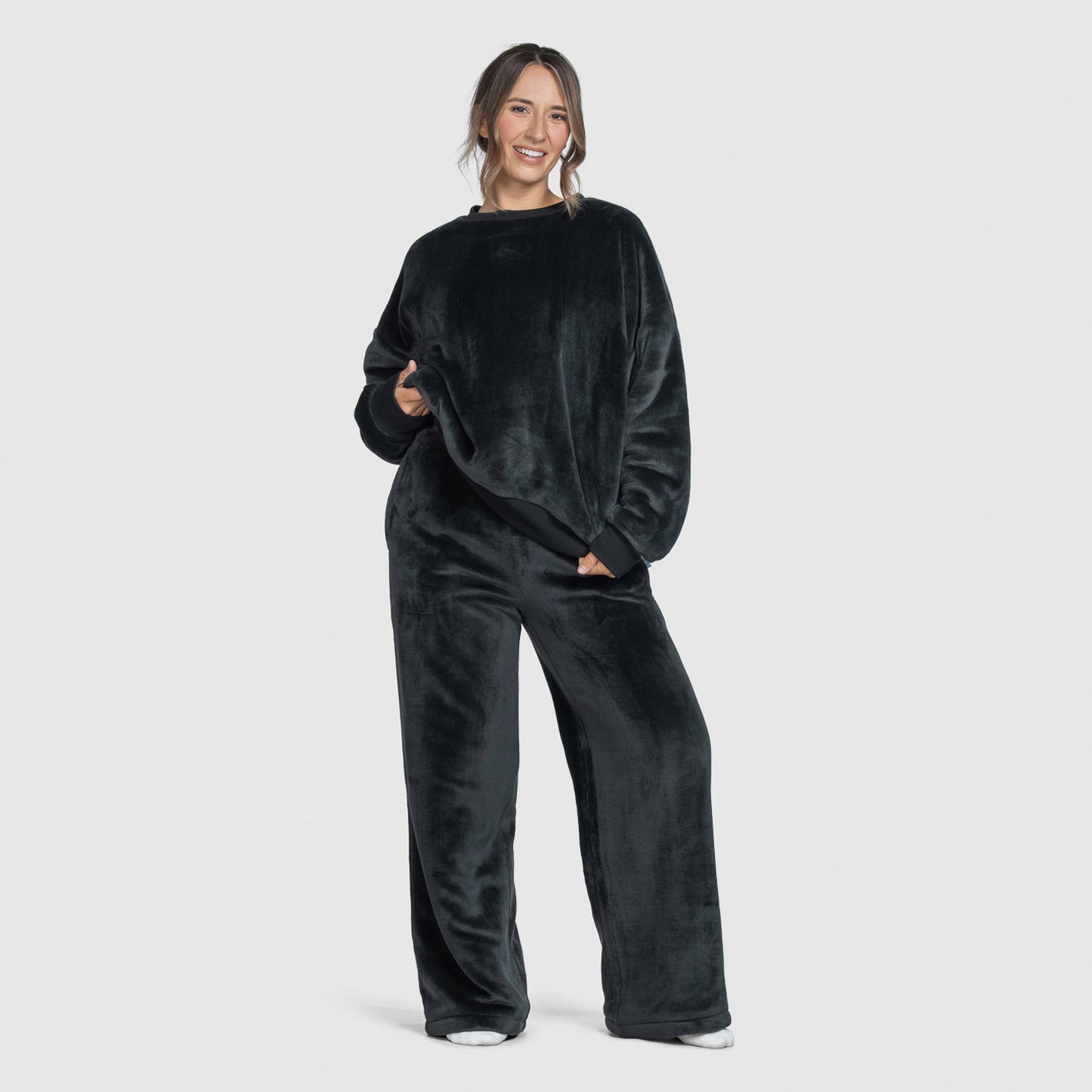 size: Mia is 170cm wearing a size S/M