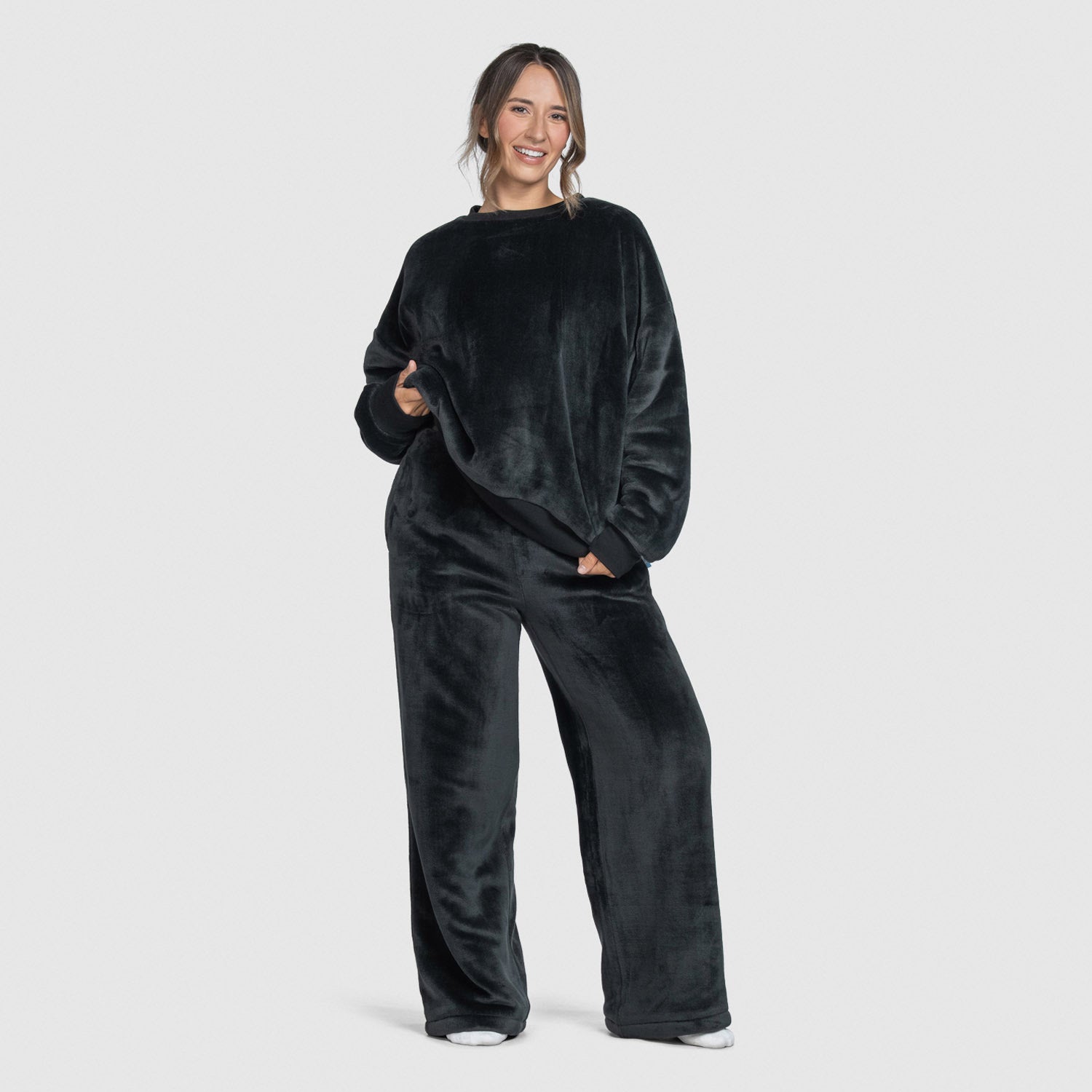 size: Mia is 170cm wearing a size S/M