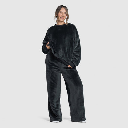 size: Mia is 170cm wearing a size S/M