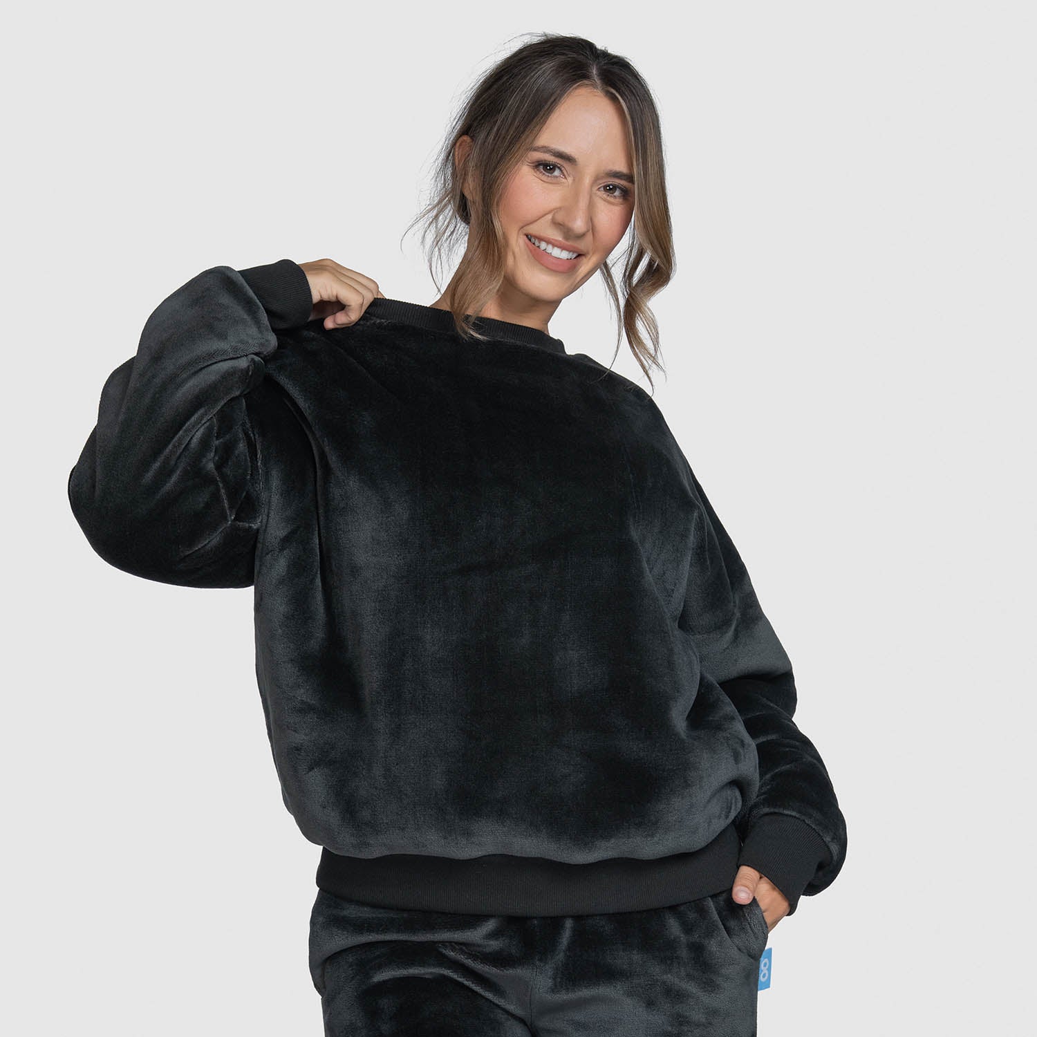 size: Mia is 170cm wearing a size S/M