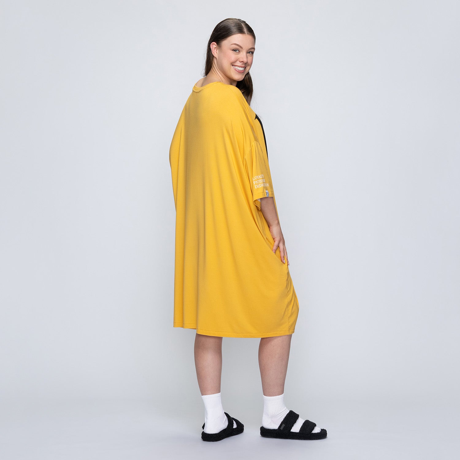 size: Mackenzie is 170cm wearing a size S/XL