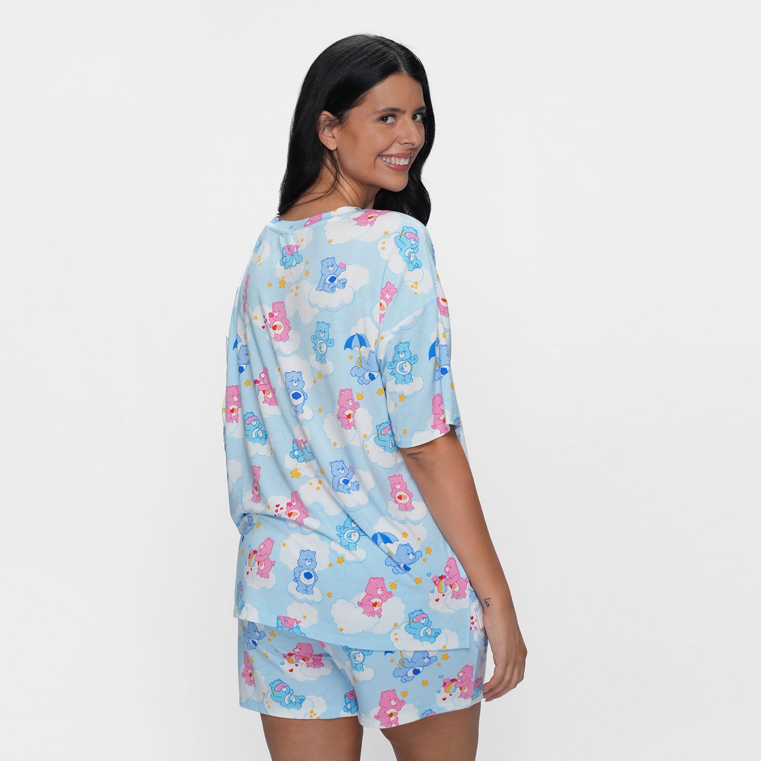 size: Serena is 180cm wearing a size L