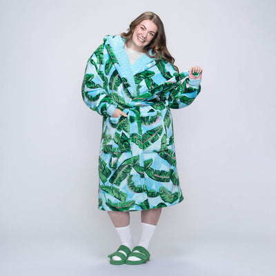 size: Tayla is 169cm wearing a size L/XL