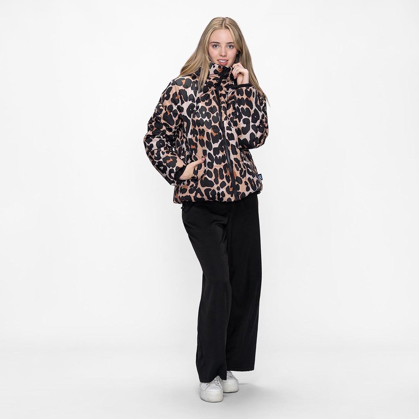 size: Sophia is 173cm wearing a size XXS/XS