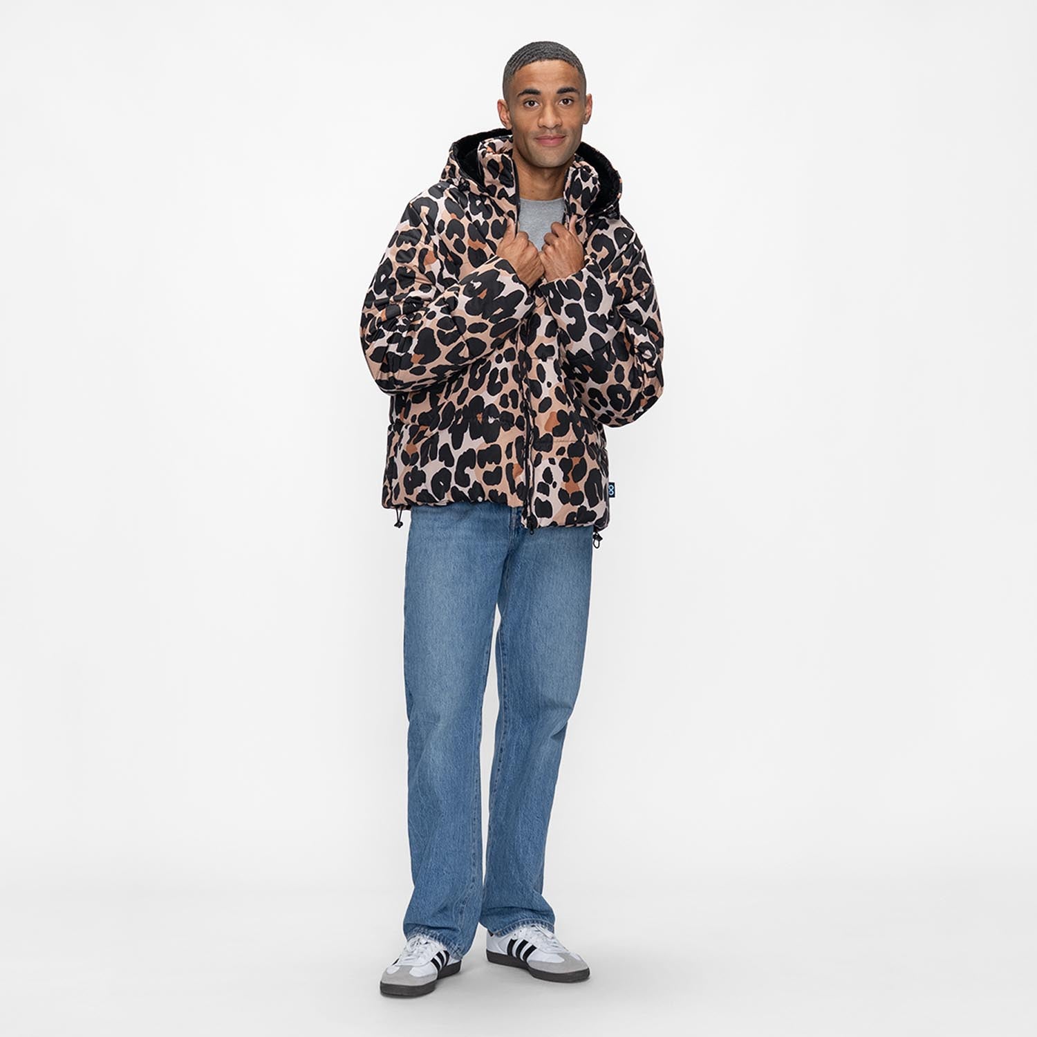 size: Asher is 182cm wearing a size L/XL