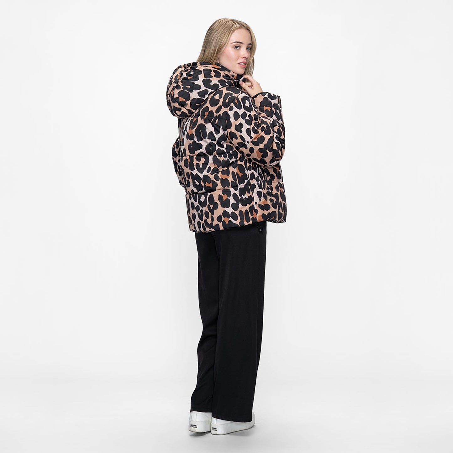 size: Sophia is 173cm wearing a size XXS/XS
