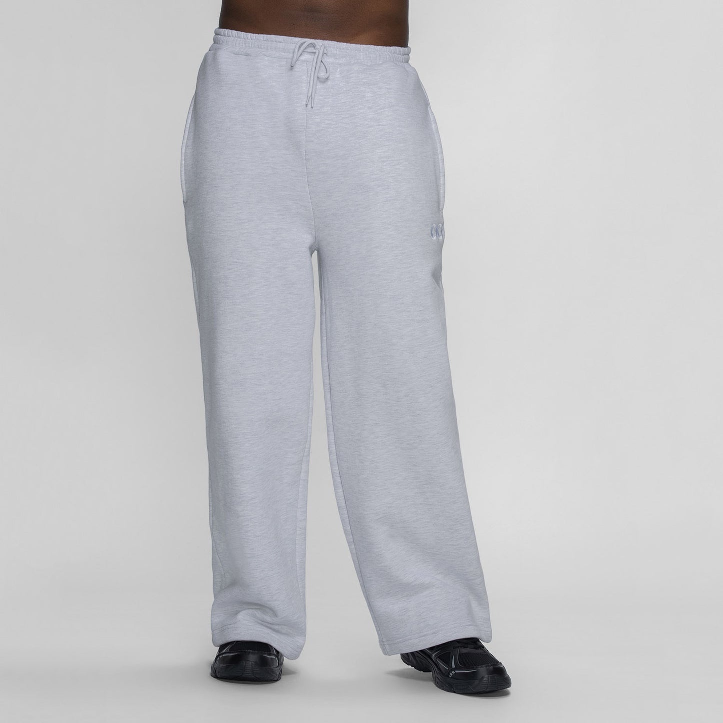 size: Sudev is 185cm wearing a size L/XL