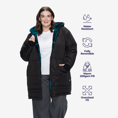size: Claudia is 173cm wearing a size L/XL