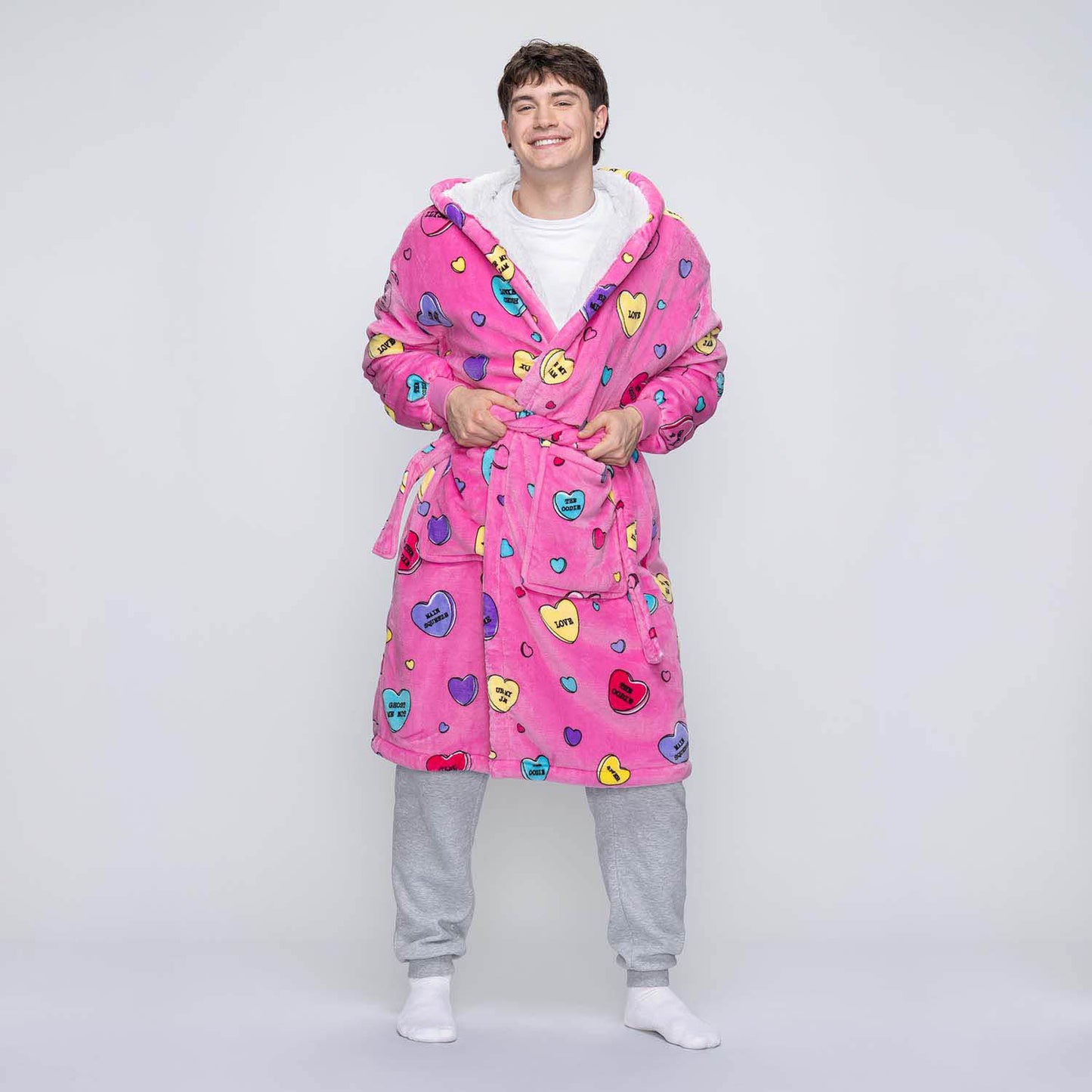 size: Connor is 183cm wearing a size L/XL