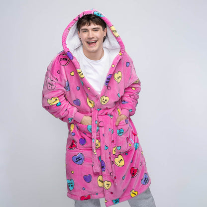 size: Connor is 183cm wearing a size L/XL
