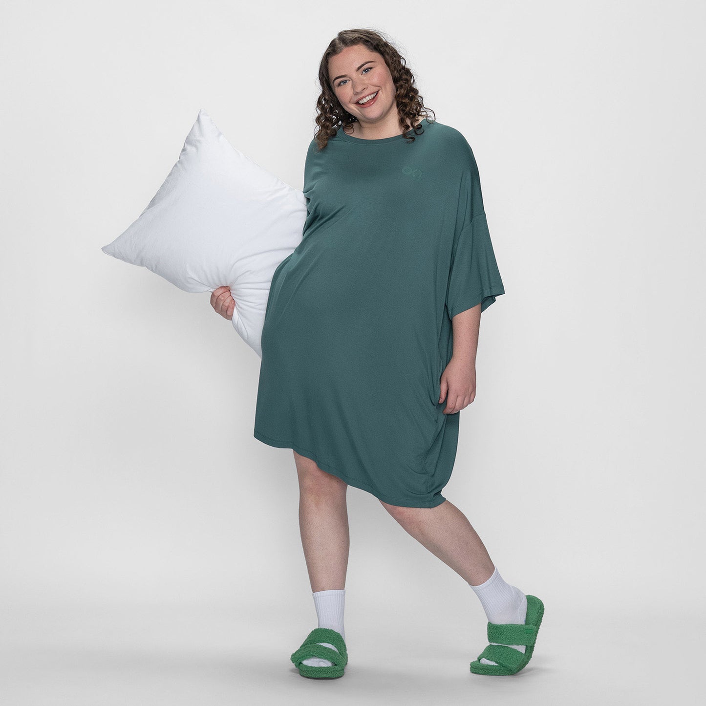 size: Finty is 169cm wearing a size OSFM