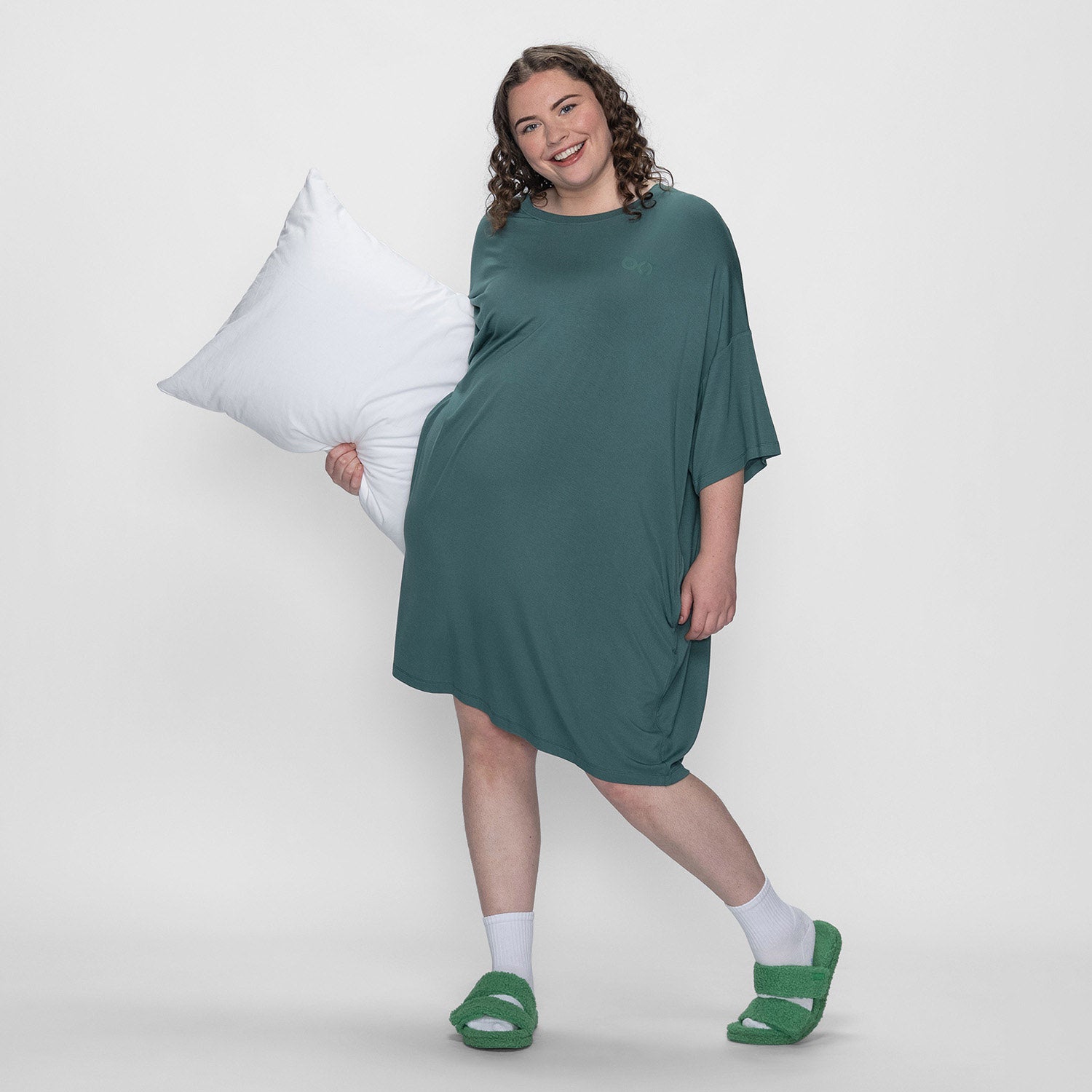 size: Finty is 169cm wearing a size OSFM