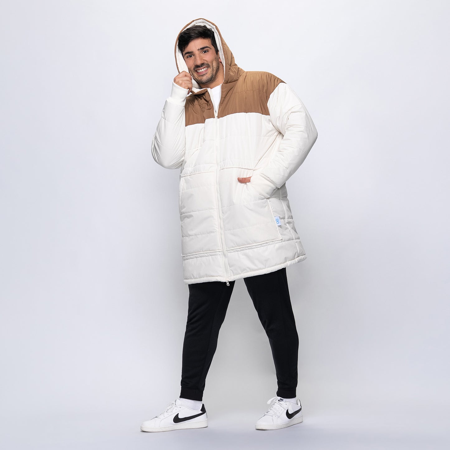 size: Martin is 186cm wearing a size L/XL