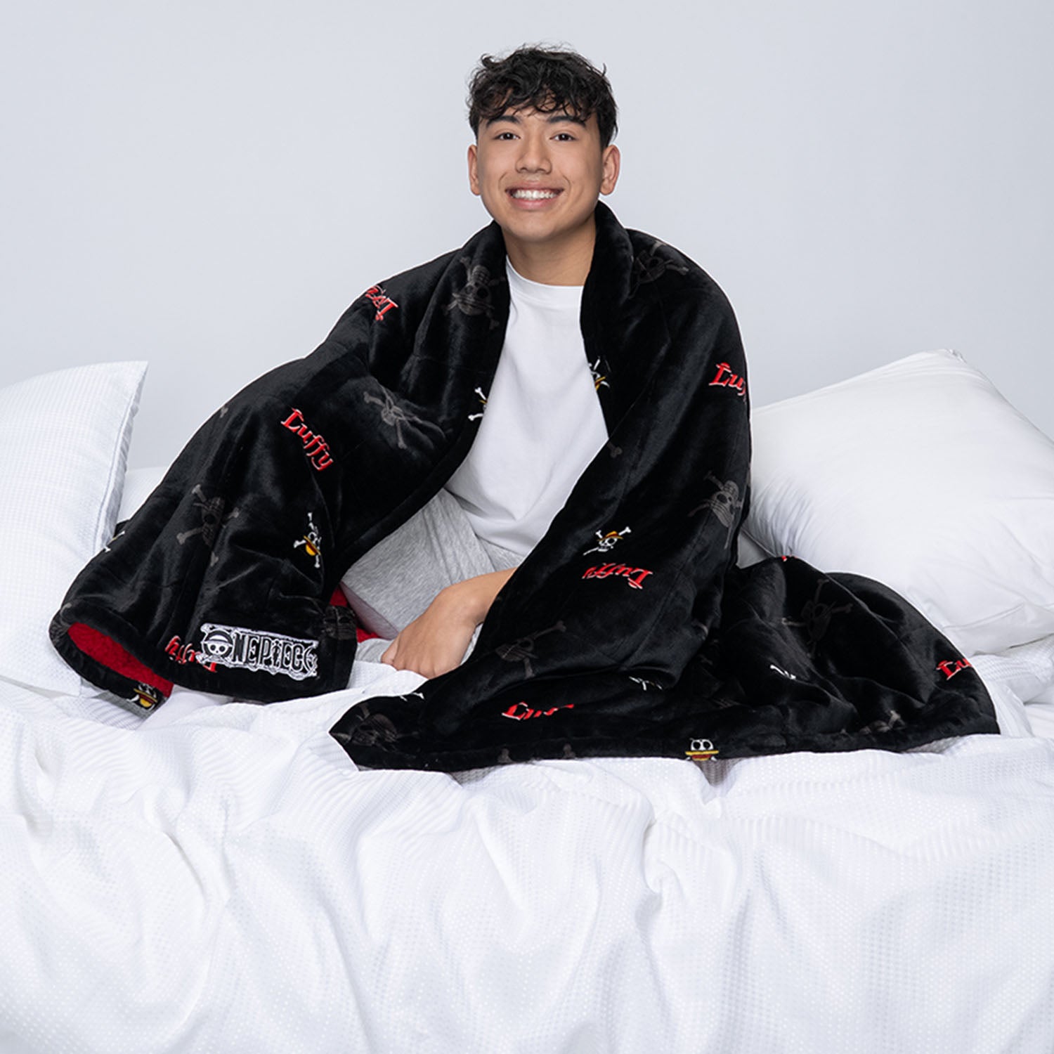 One Piece Luffy Sherpa Blanket Licensed – The Oodie