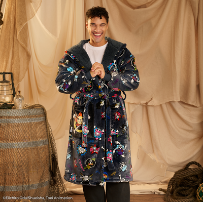 size: Renato is 179cm wearing a size L/XL