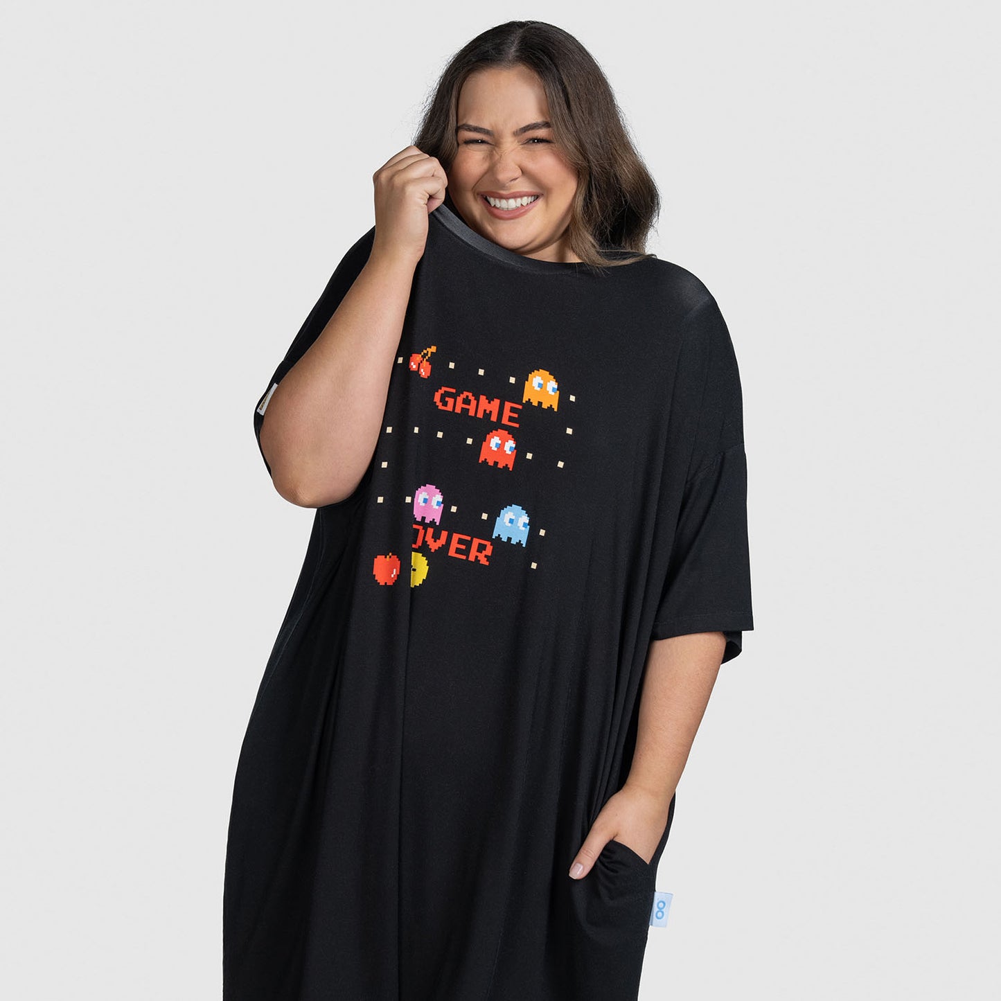 size: Caitlin is 183cm wearing a size S-XL