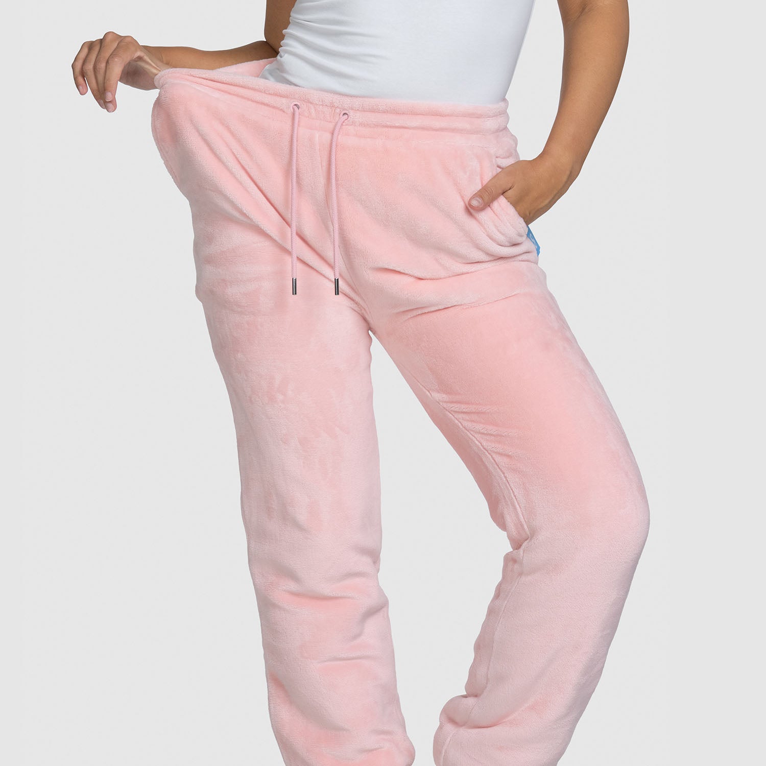 size: Mia is 170cm wearing a size S/M