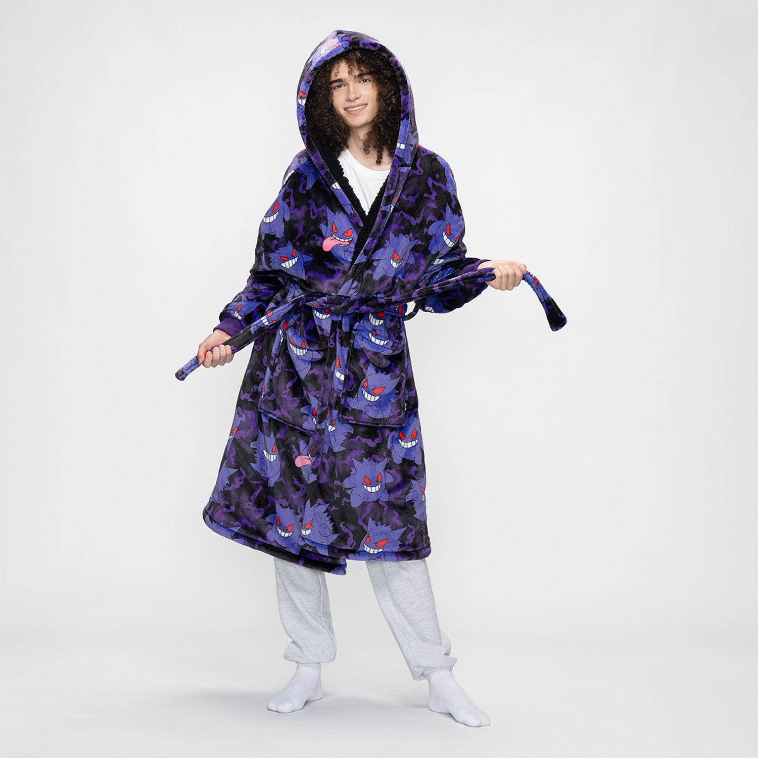 size: Aleks is 182cm wearing a size L/XL 