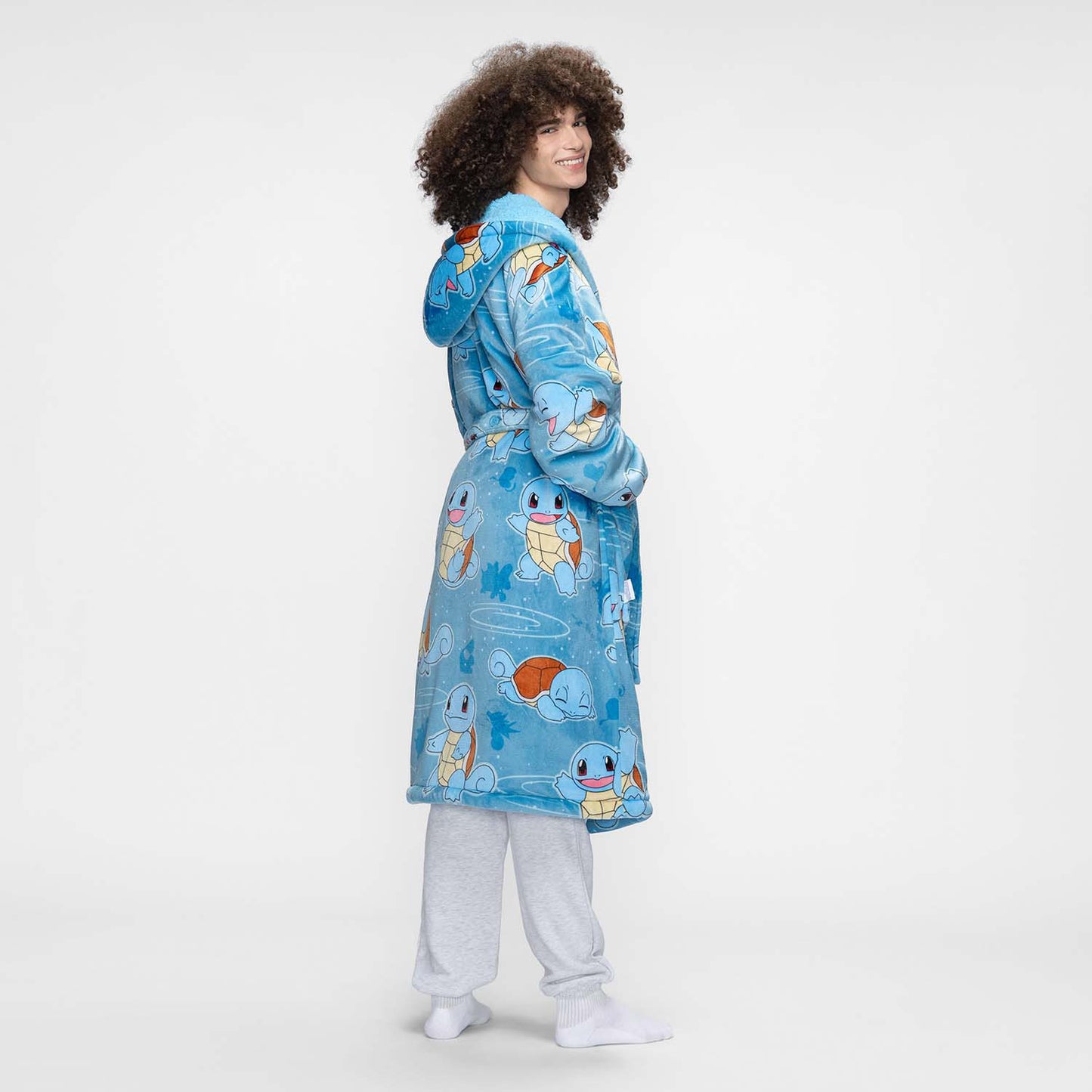 size: Aleks is 182cm wearing a size L/XL 