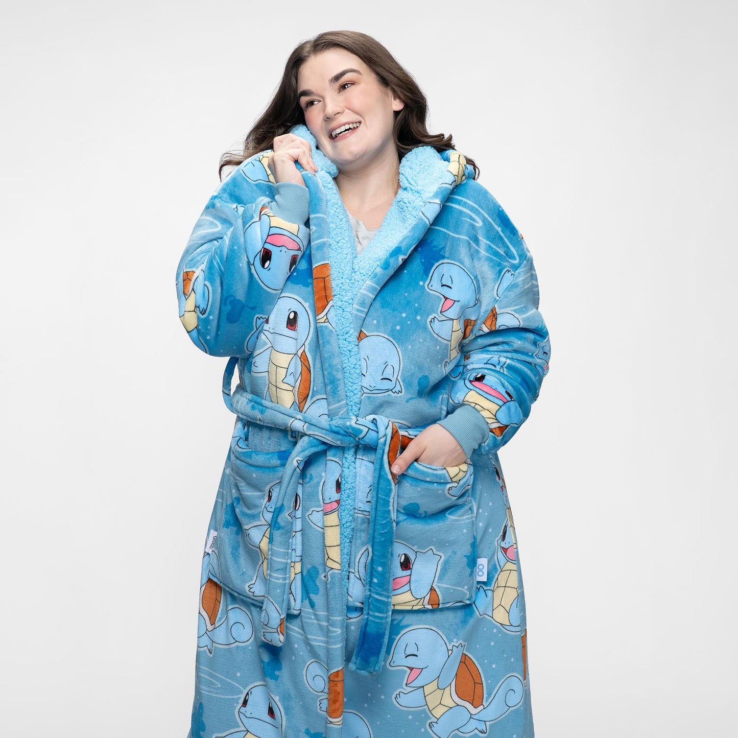 size: Claudia is 173cm wearing a size L/XL