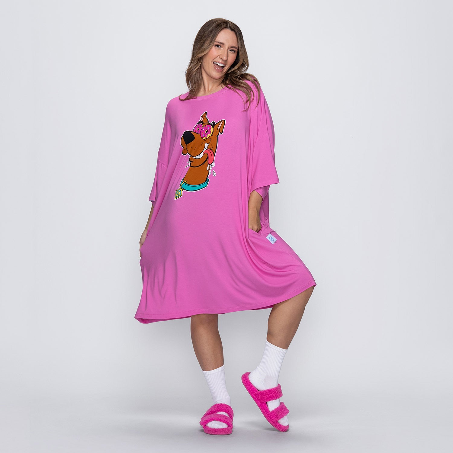 size: Mia is 170cm wearing a size OSFM