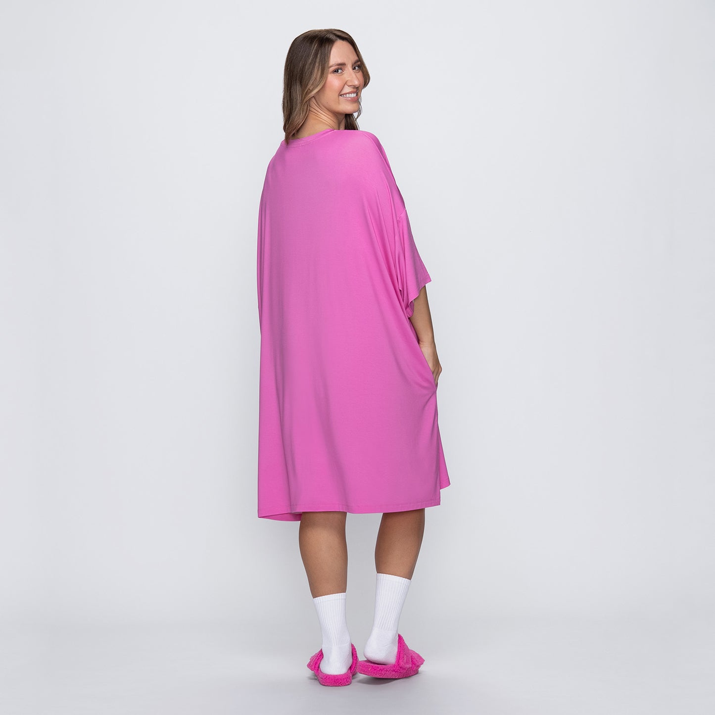 size: Mia is 170cm wearing a size OSFM