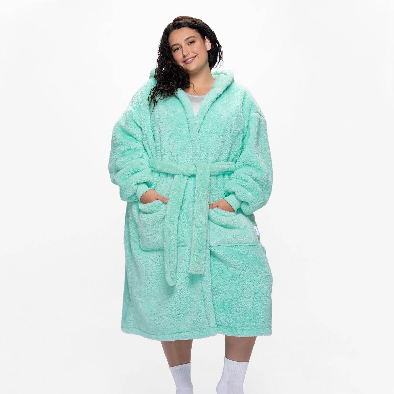 size: Aaliyah is 183cm wearing a size L/XL